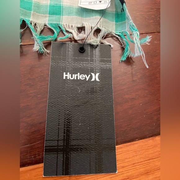 HURLEY Plaid 100% Cotton Scarf. Green, grey, white - Picture 5 of 5